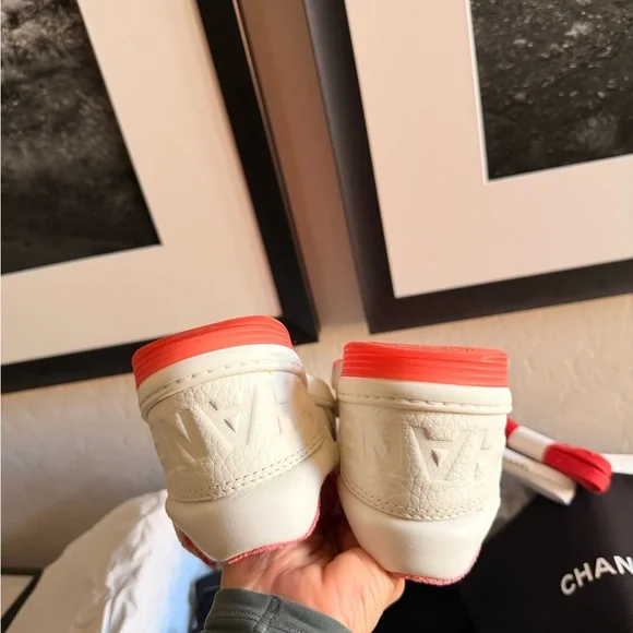 CHANEL Grained Calfskin Fabric Womens Logo Sneakers 39 White Red - Picture 9 of 15